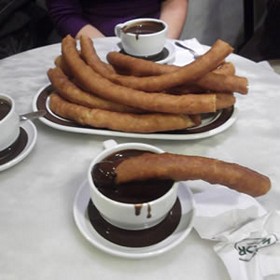 wat doen zien in sevilla eten churros con chocolate